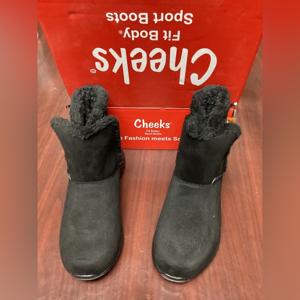 CHEEKS by Tony Little - Fit Body sports boots. NEW IN BOX